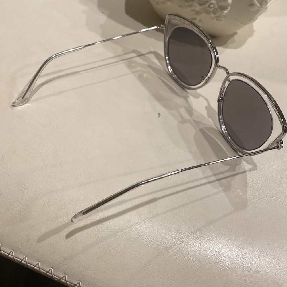 Sunglasses like new - Picture 5 of 6